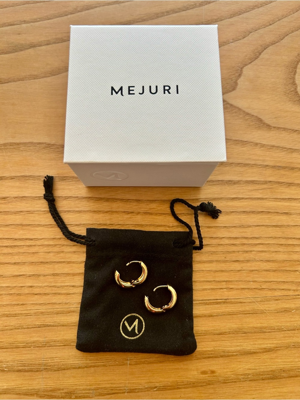 Mejuri Chunky Medium Hoop Earrings - Gold - Picture 8 of 9